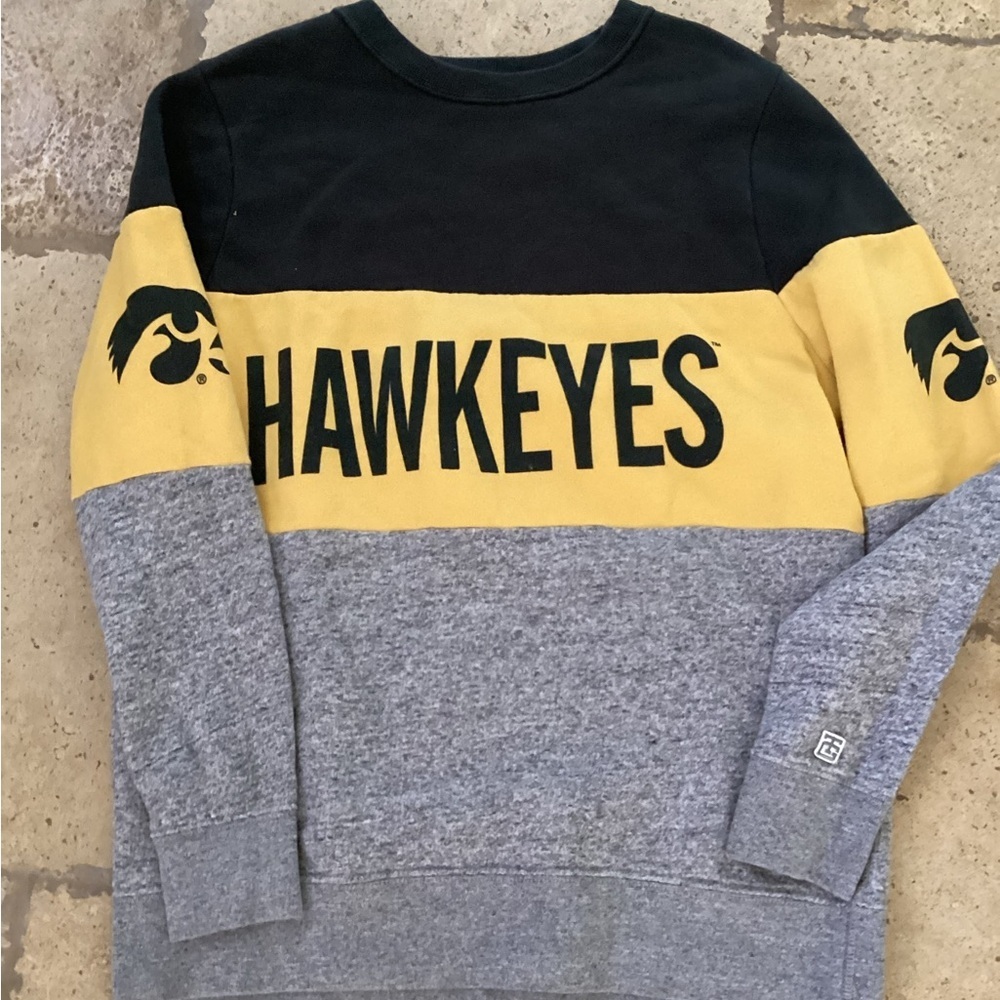 Tailgate Fleece Women's Iowa Colorblock-SZ XS
PIT TO PIT 19”
Length 24”
U1